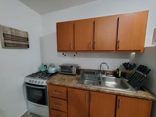 Modern Apartment Within 8 Minute Walk To Beach