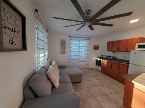 Modern Apartment Within 8 Minute Walk To Beach