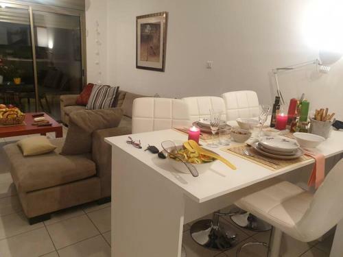 Quiet & Comfortable Apartment In Raanana