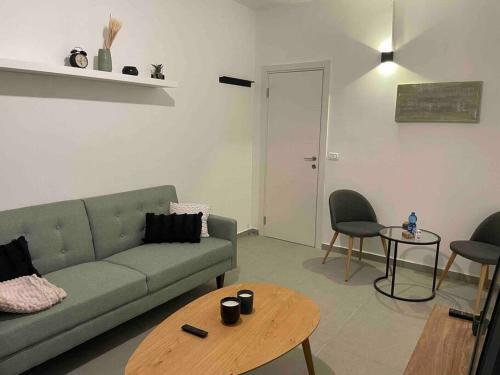 New Stunning Apartment With Private Balcony