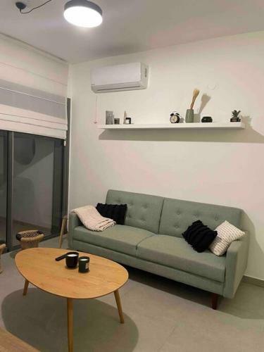 New Stunning Apartment With Private Balcony