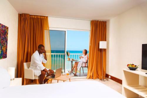 Hotel Arawak Beach Resort
