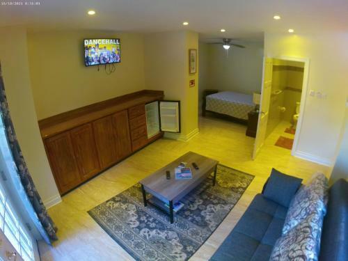 Toraille Waterfall Poolside Apartment