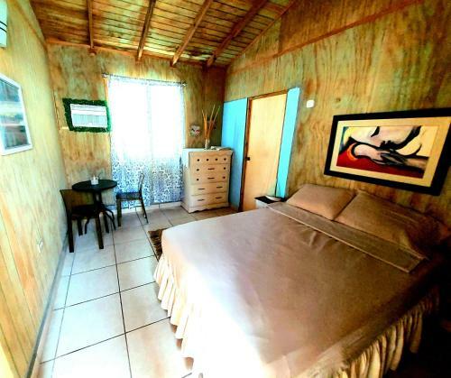 La Casita Amarilla