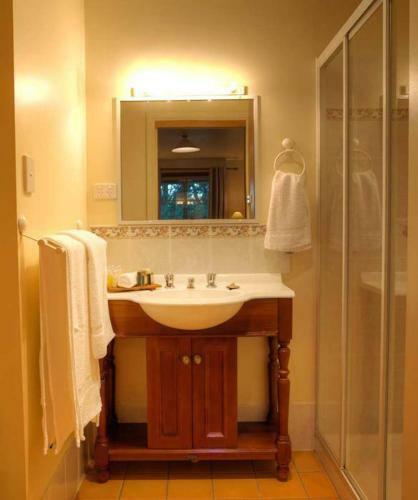 Villa Accommodation Creek Cottages