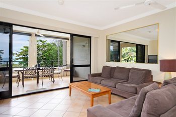 Aparthotel Mediterranean Beachfront Apartments