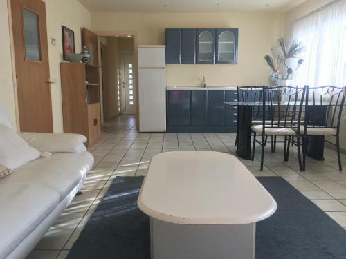 Lloret de Mar -villa Sleeps 9 With Pool , Seaview, Wifi, Streamingservices