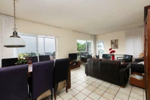 Lloret de Mar -villa Sleeps 9 With Pool , Seaview, Wifi, Streamingservices