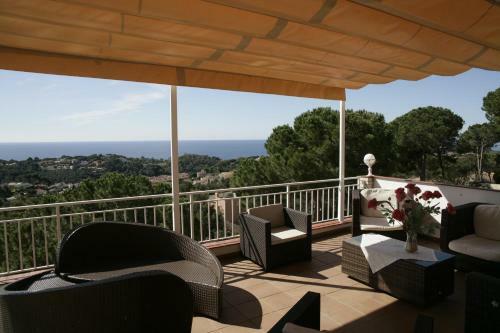 Lloret de Mar -villa Sleeps 9 With Pool , Seaview, Wifi, Streamingservices