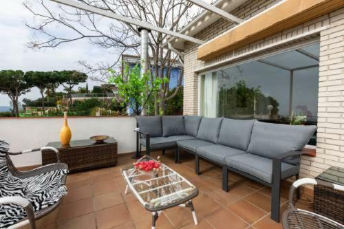 Lloret de Mar -villa Sleeps 9 With Pool , Seaview, Wifi, Streamingservices