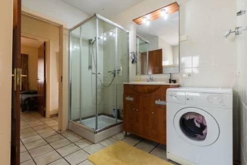 Lloret de Mar -villa Sleeps 9 With Pool , Seaview, Wifi, Streamingservices