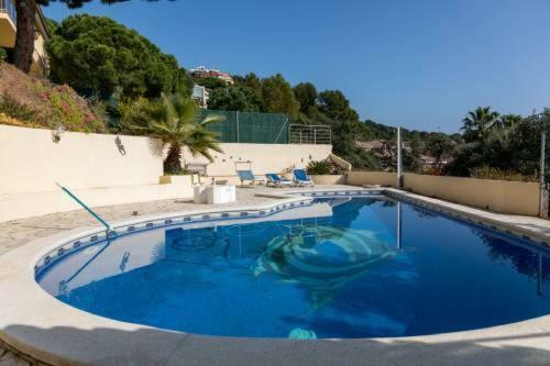 Lloret de Mar -villa Sleeps 9 With Pool , Seaview, Wifi, Streamingservices