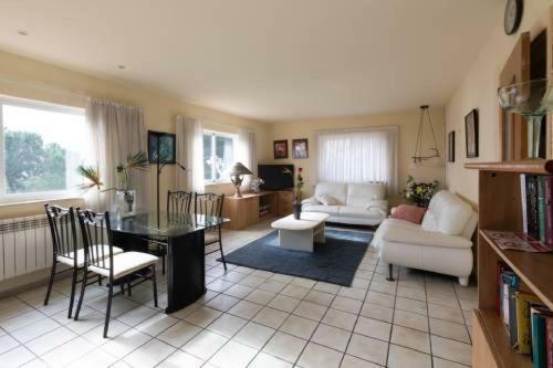 Lloret de Mar -villa Sleeps 9 With Pool , Seaview, Wifi, Streamingservices
