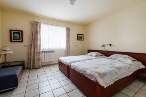 Lloret de Mar -villa Sleeps 9 With Pool , Seaview, Wifi, Streamingservices