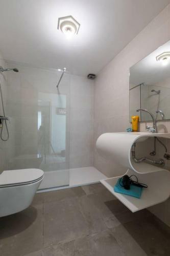 Lloret de Mar -villa Sleeps 9 With Pool , Seaview, Wifi, Streamingservices