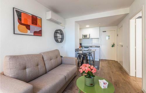 Nice Apartment In Lloret de Mar With Wifi And 1 Bedrooms