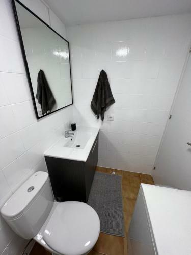 Cosy 1-bed Apartment With Pool