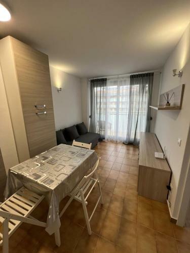 Cosy 1-bed Apartment With Pool