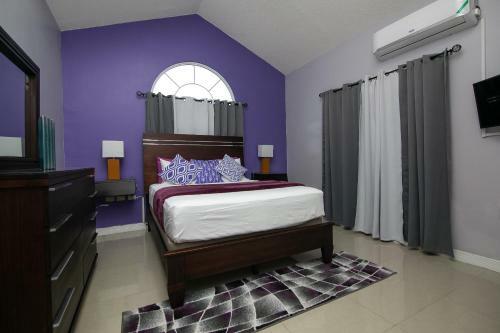 The Oasis Ii, Caymanas Country Club