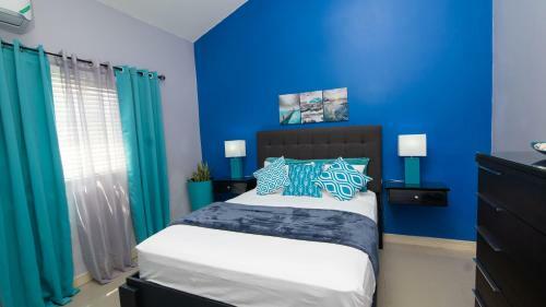 The Oasis Ii, Caymanas Country Club