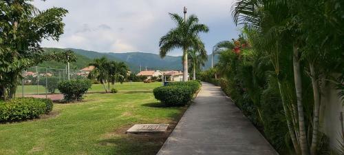 The Oasis Ii, Caymanas Country Club