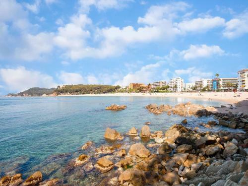 Nice Apartment In Catalu�a On The Mediterranean