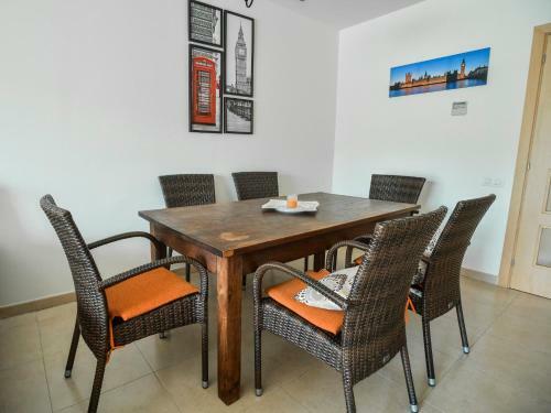 Apartamento De 3 Dormitorios Equipado Fenals