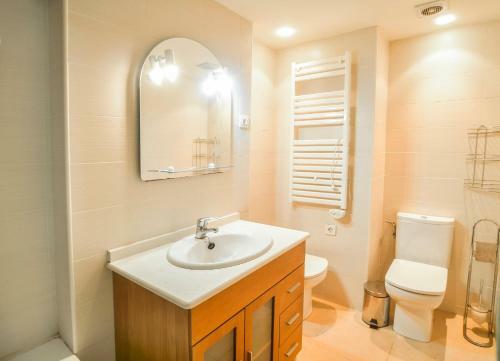 Apartamento De 3 Dormitorios Equipado Fenals