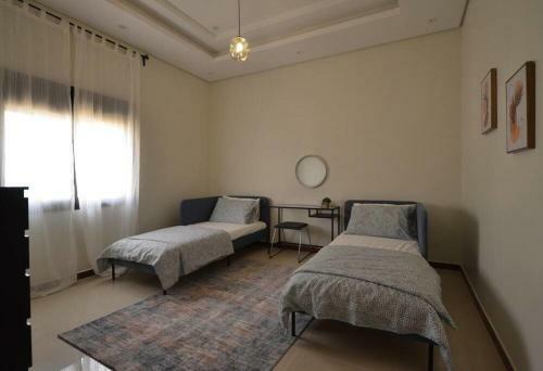 Comfy 2 Bedroom Apartment Great Location