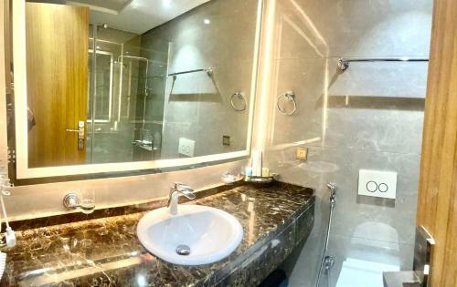 Mirnian Hotel