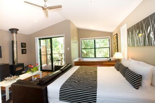 Hotel Amore On Buderim Rainforest Cabins