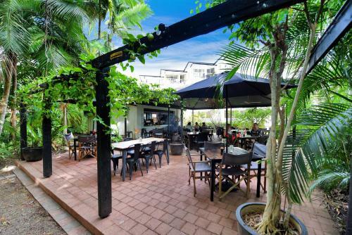 Cairns Golden Sands Beachfront Apartments
