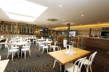 The Lakes Hotel