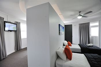 The Lakes Hotel