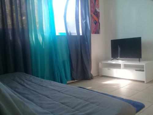 Hostal Location Bas De Maison
