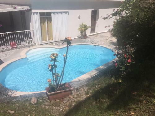Hostal Location Bas De Maison