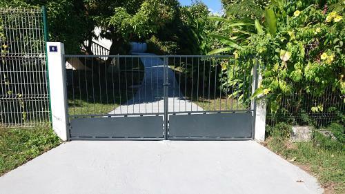 Bas de Villa 80m2 En Toute Intimit� � 500 Metres de La Plage