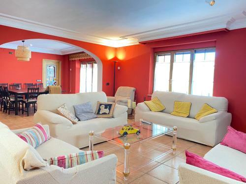 Magnifico Chalet Con Piscina !!!