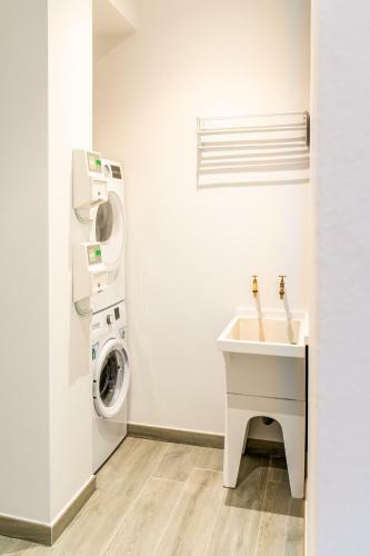 Four Rooms Hostel