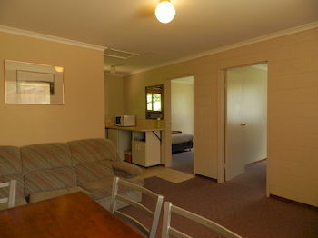 Twelve Apostles Motel & Country Retreat