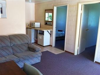 Twelve Apostles Motel & Country Retreat