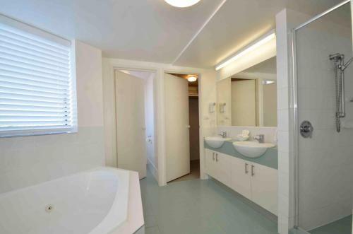 Apartamentos Windward Passage