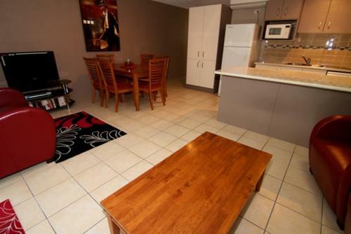Aparthotel Merrima Court Holidays