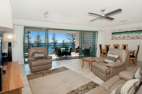 Hotel The Norfolks On Moffat Beach