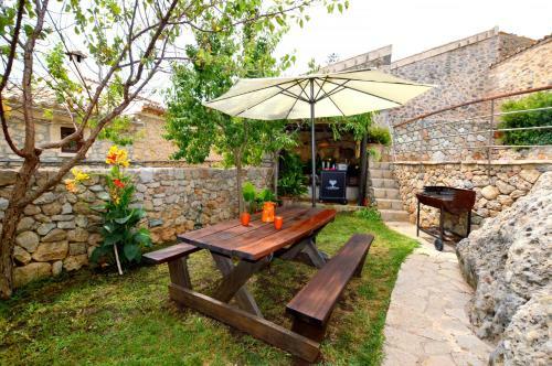 Preciosa Casa Con Piscina Can Costa