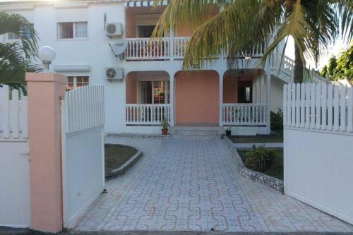 Appartement F5 Dans Maison � Saint Fran�ois