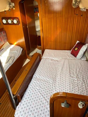 Welcome Aboard Yacht Cruiser!