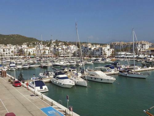 Quiet Hillside Apartment With Beautiful Terrace Just 5 Minutes Walk From Beach