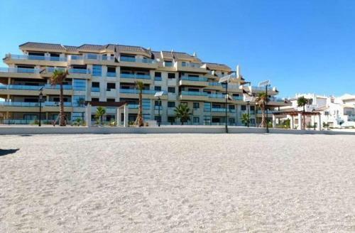 Puerto De La Duquesa Beachfront Apartment