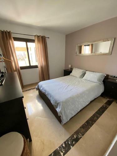 Puerto De La Duquesa Beachfront Apartment